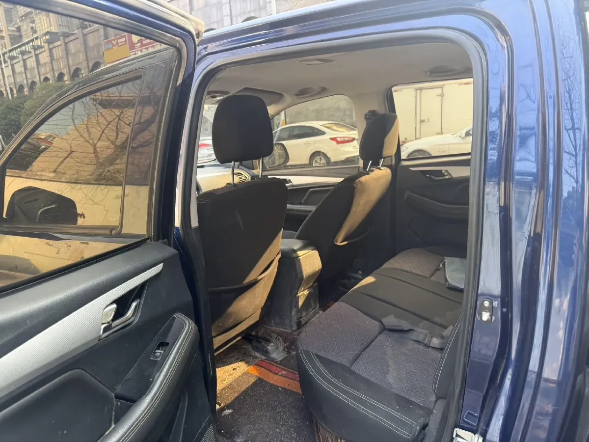 2022 Isuzu RE-MAX Jim 2.8T 120HP L4 5MT,autocango,china used car exporter,china ev exporter,chinese used car exporter,chinese used ev exporter