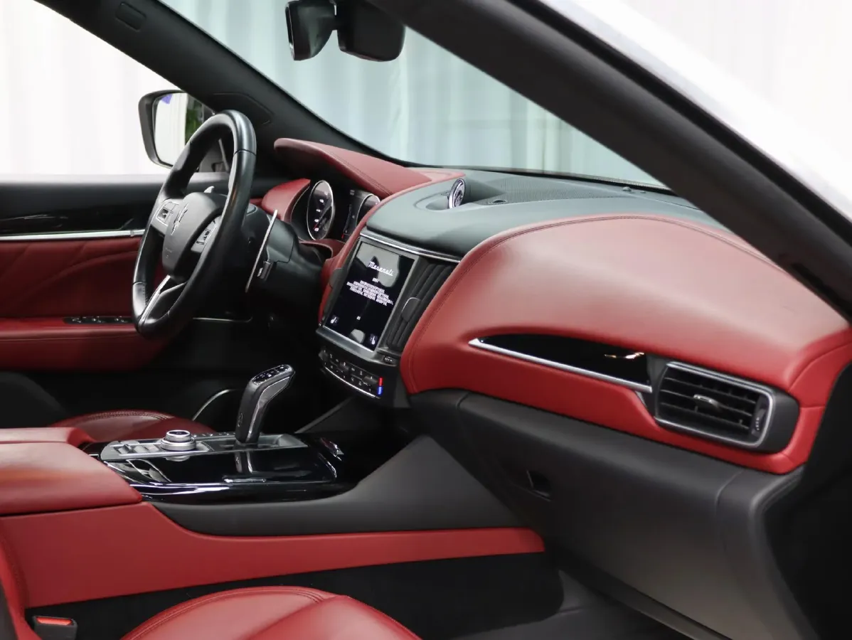 2022 Maserati Levante 2.0T 330HP L4 8AT,autocango,china used car exporter,china ev exporter,chinese used car exporter,chinese used ev exporter