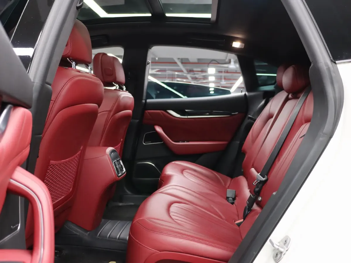 2022 Maserati Levante 2.0T 330HP L4 8AT,autocango,china used car exporter,china ev exporter,chinese used car exporter,chinese used ev exporter