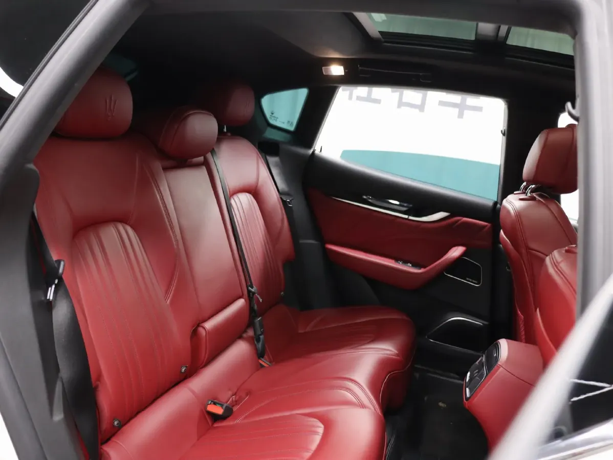 2022 Maserati Levante 2.0T 330HP L4 8AT,autocango,china used car exporter,china ev exporter,chinese used car exporter,chinese used ev exporter