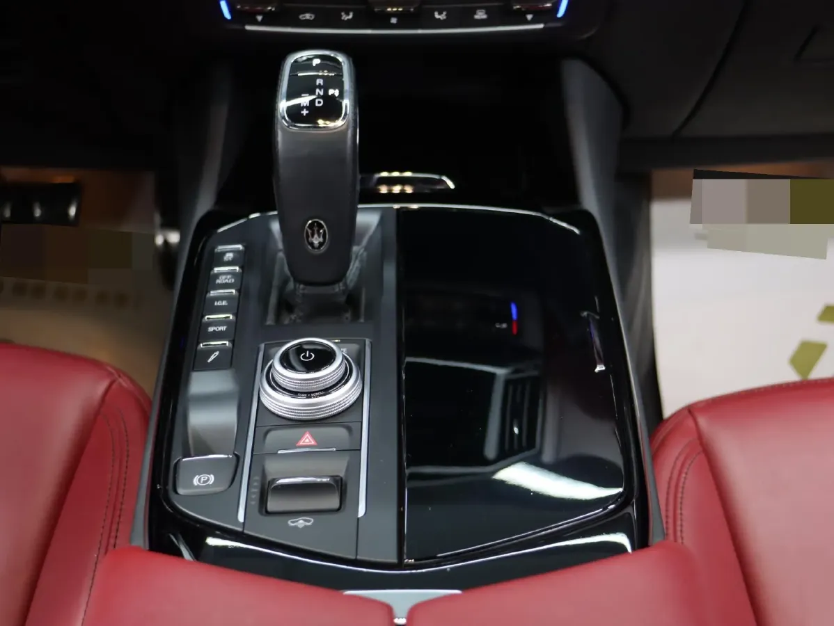 2022 Maserati Levante 2.0T 330HP L4 8AT,autocango,china used car exporter,china ev exporter,chinese used car exporter,chinese used ev exporter