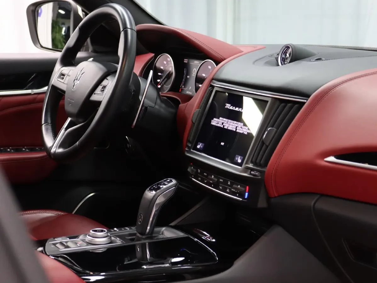 2022 Maserati Levante 2.0T 330HP L4 8AT,autocango,china used car exporter,china ev exporter,chinese used car exporter,chinese used ev exporter