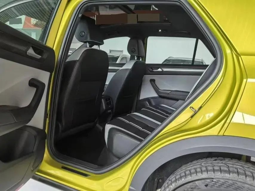 2023 Volkswagen T-Roc 1.5T 160HP L4 7DCT,autocango,china used car exporter,china ev exporter,chinese used car exporter,chinese used ev exporter