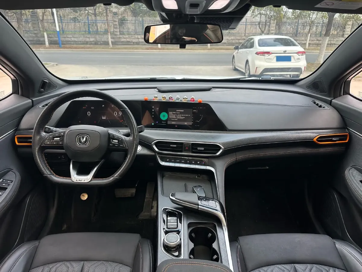 2022 ChangAn UNI-T 1.5T 188HP L4 7DCT,autocango,china used car exporter,china ev exporter,chinese used car exporter,chinese used ev exporter