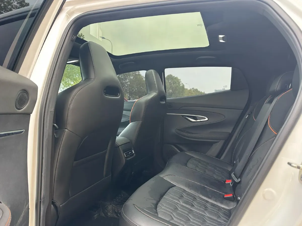 2022 ChangAn UNI-T 1.5T 188HP L4 7DCT,autocango,china used car exporter,china ev exporter,chinese used car exporter,chinese used ev exporter