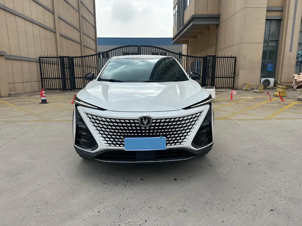 2022 ChangAn UNI-T 1.5T 188HP L4 7DCT,autocango,china used car exporter,china ev exporter,chinese used car exporter,chinese used ev exporter