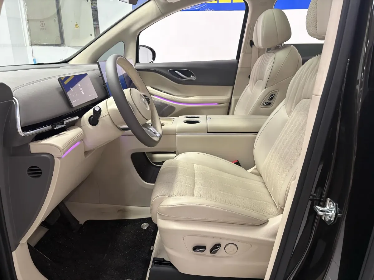 2025 Voyah Dream BEV 108.7KWH,autocango,china used car exporter,china ev exporter,chinese used car exporter,chinese used ev exporter