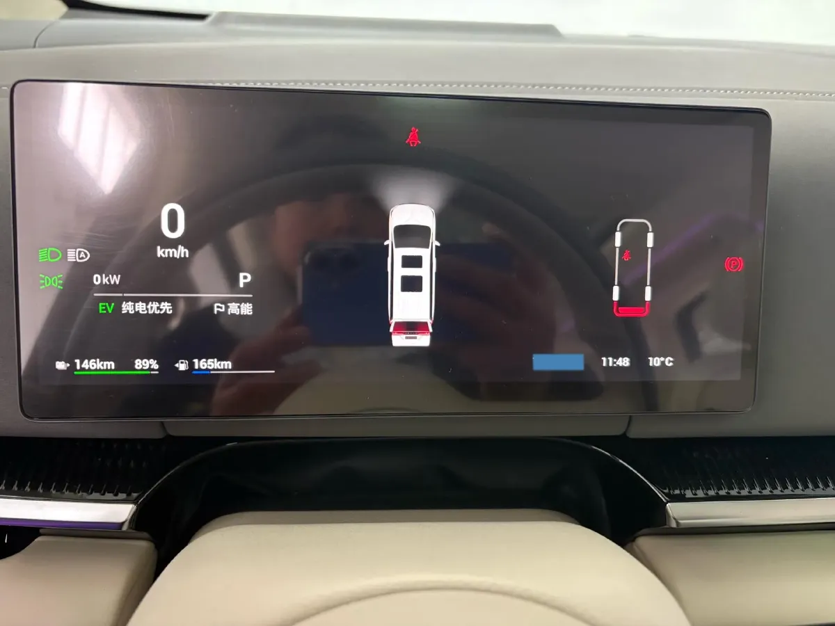 2025 Voyah Dream BEV 108.7KWH,autocango,china used car exporter,china ev exporter,chinese used car exporter,chinese used ev exporter