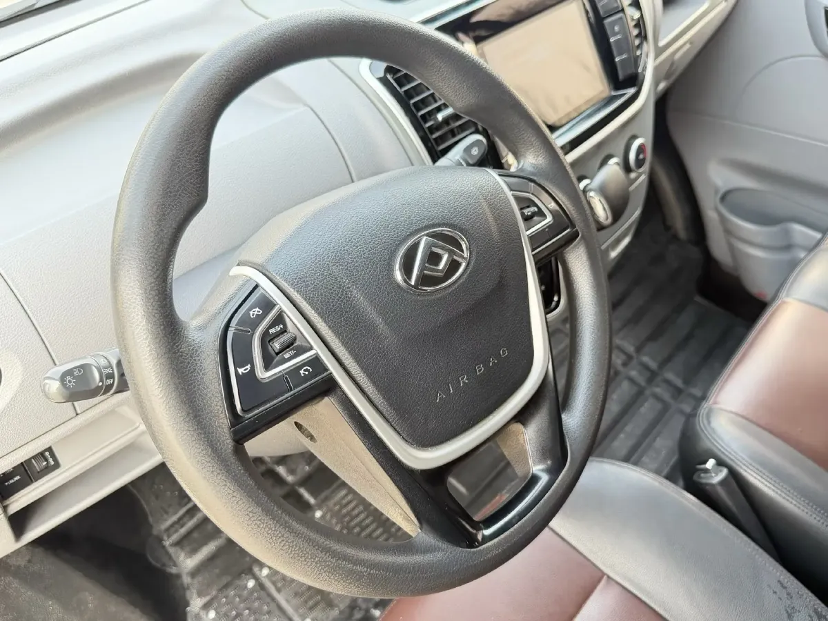 2021 MAXUS XinTu V80 2.0T 127HP L4 6MT,autocango,china used car exporter,china ev exporter,chinese used car exporter,chinese used ev exporter