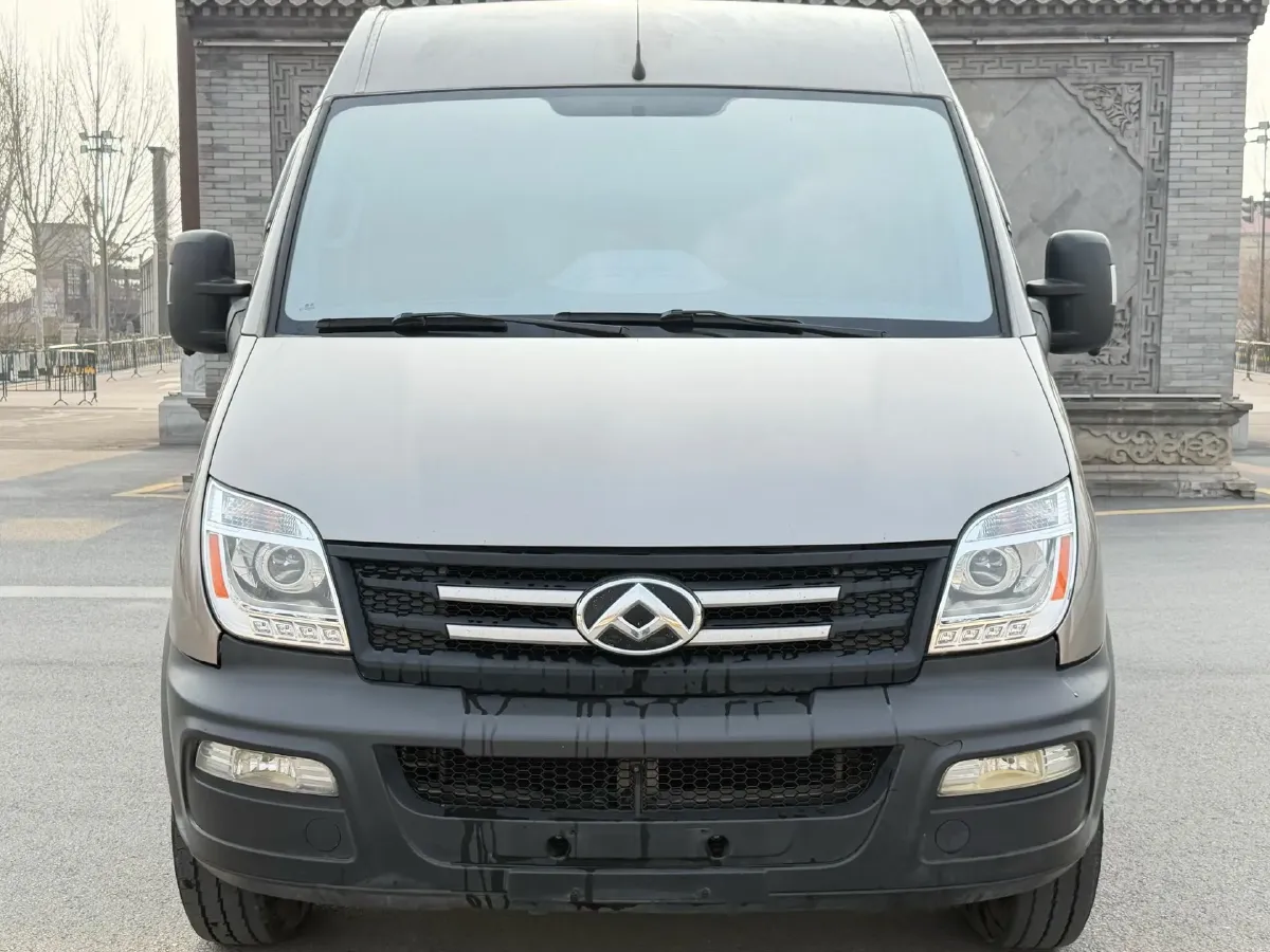 2021 MAXUS XinTu V80 2.0T 127HP L4 6MT,autocango,china used car exporter,china ev exporter,chinese used car exporter,chinese used ev exporter