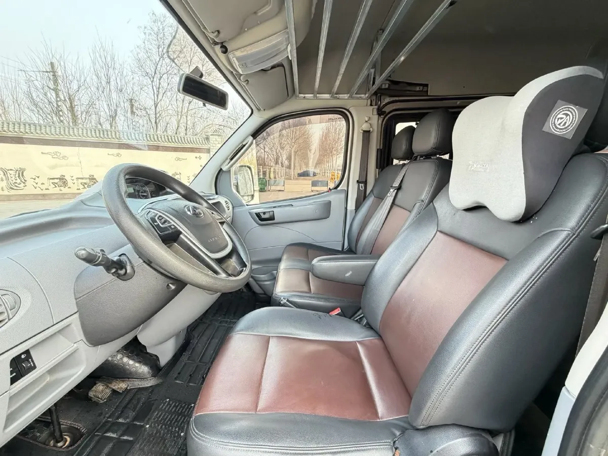 2021 MAXUS XinTu V80 2.0T 127HP L4 6MT,autocango,china used car exporter,china ev exporter,chinese used car exporter,chinese used ev exporter