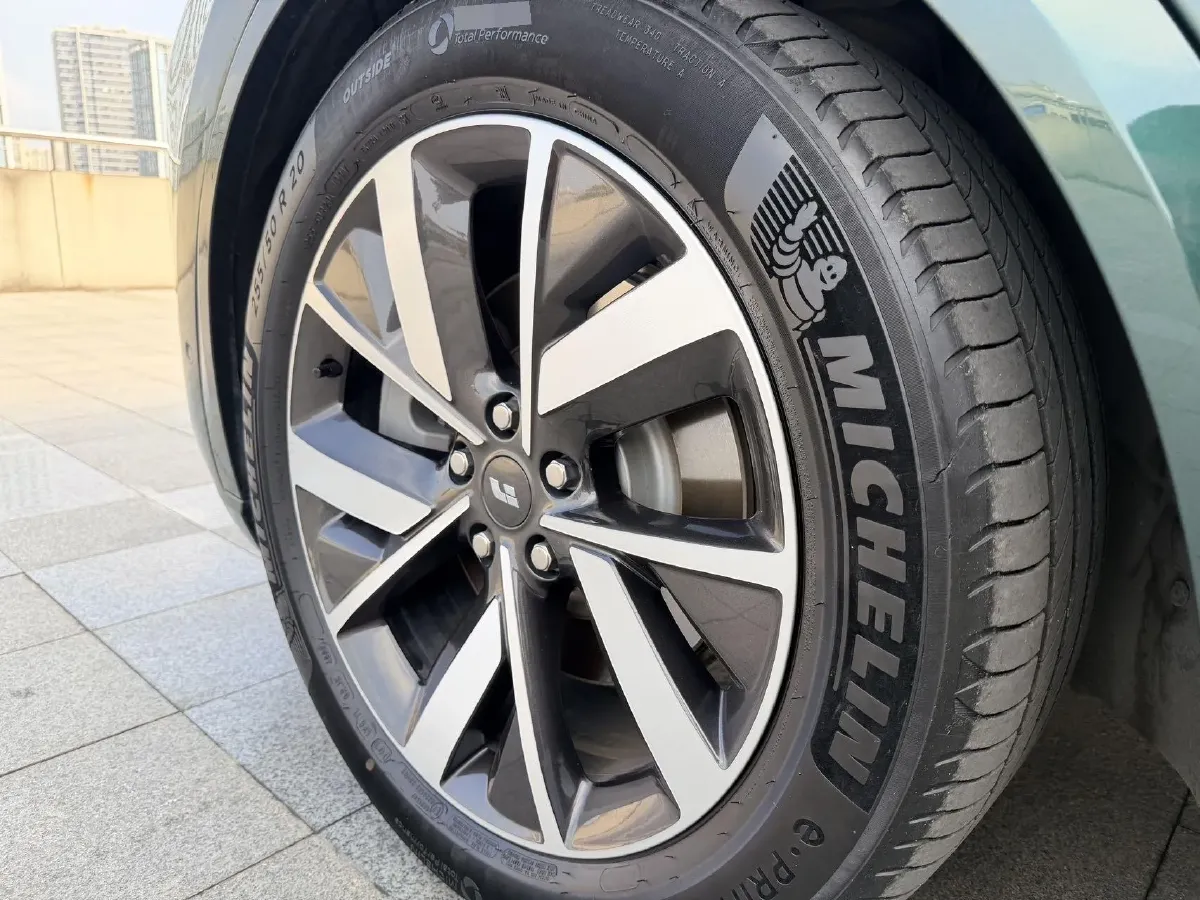 2023 Li L8 Range Extended 154HP REEV 40.9KWH,autocango,china used car exporter,china ev exporter,chinese used car exporter,chinese used ev exporter