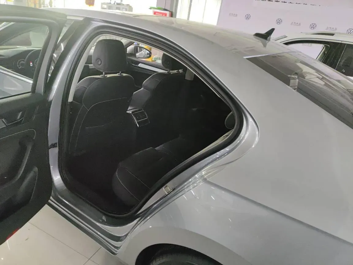 2023 Skoda Superb 1.4T 150HP L4 7DCT,autocango,china used car exporter,china ev exporter,chinese used car exporter,chinese used ev exporter