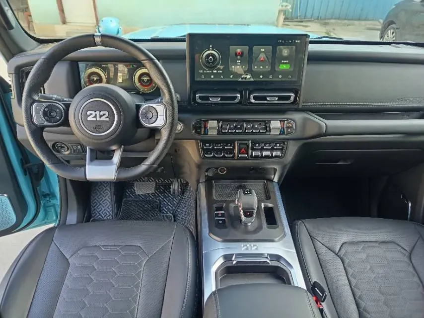 2025 212 212 T01 2.0T 252HP L4 8AT,autocango,china used car exporter,china ev exporter,chinese used car exporter,chinese used ev exporter