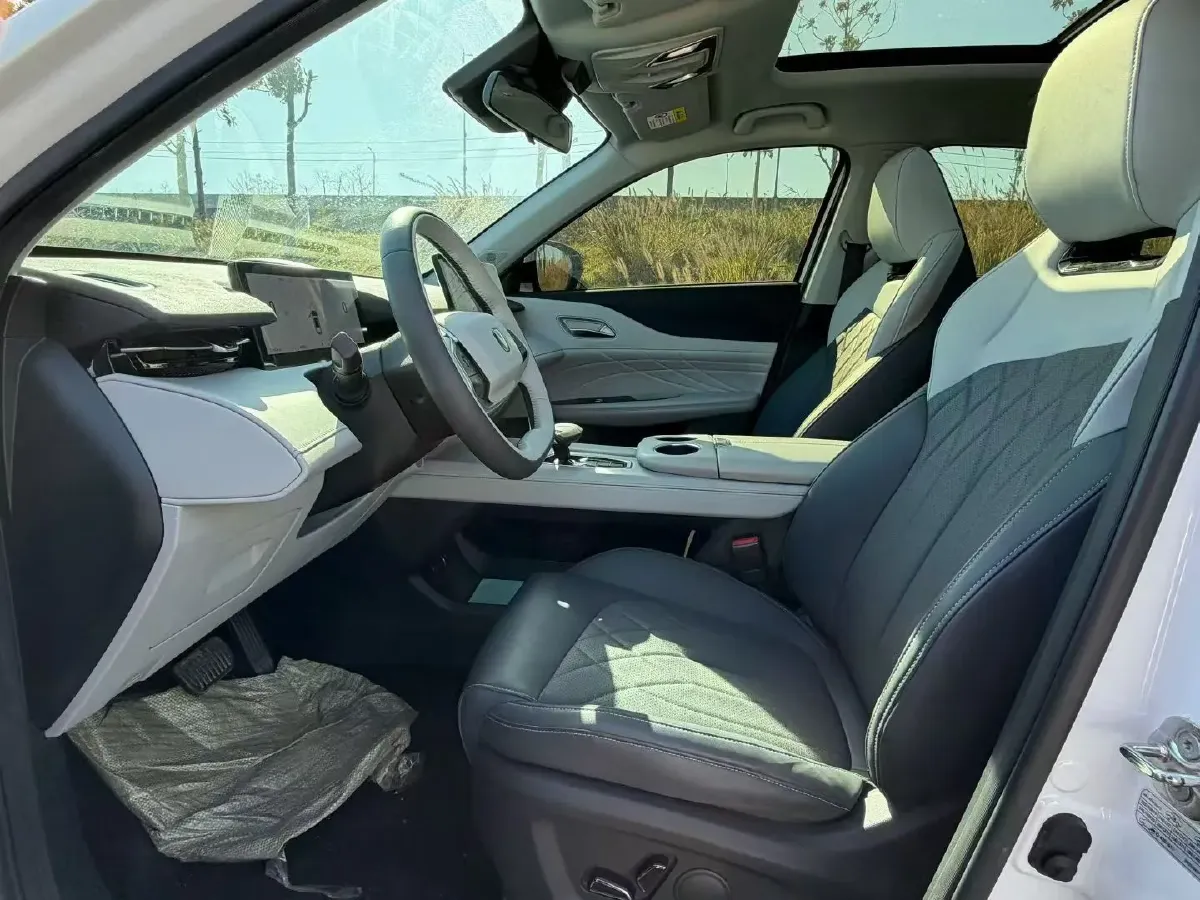 2024 ChangAn UNI-Z 1.5L 98HP L4 E-CVT PHEV 18.4KWH,autocango,china used car exporter,china ev exporter,chinese used car exporter,chinese used ev exporter