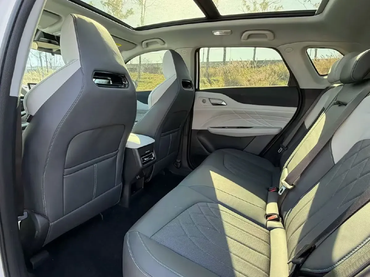 2024 ChangAn UNI-Z 1.5L 98HP L4 E-CVT PHEV 18.4KWH,autocango,china used car exporter,china ev exporter,chinese used car exporter,chinese used ev exporter