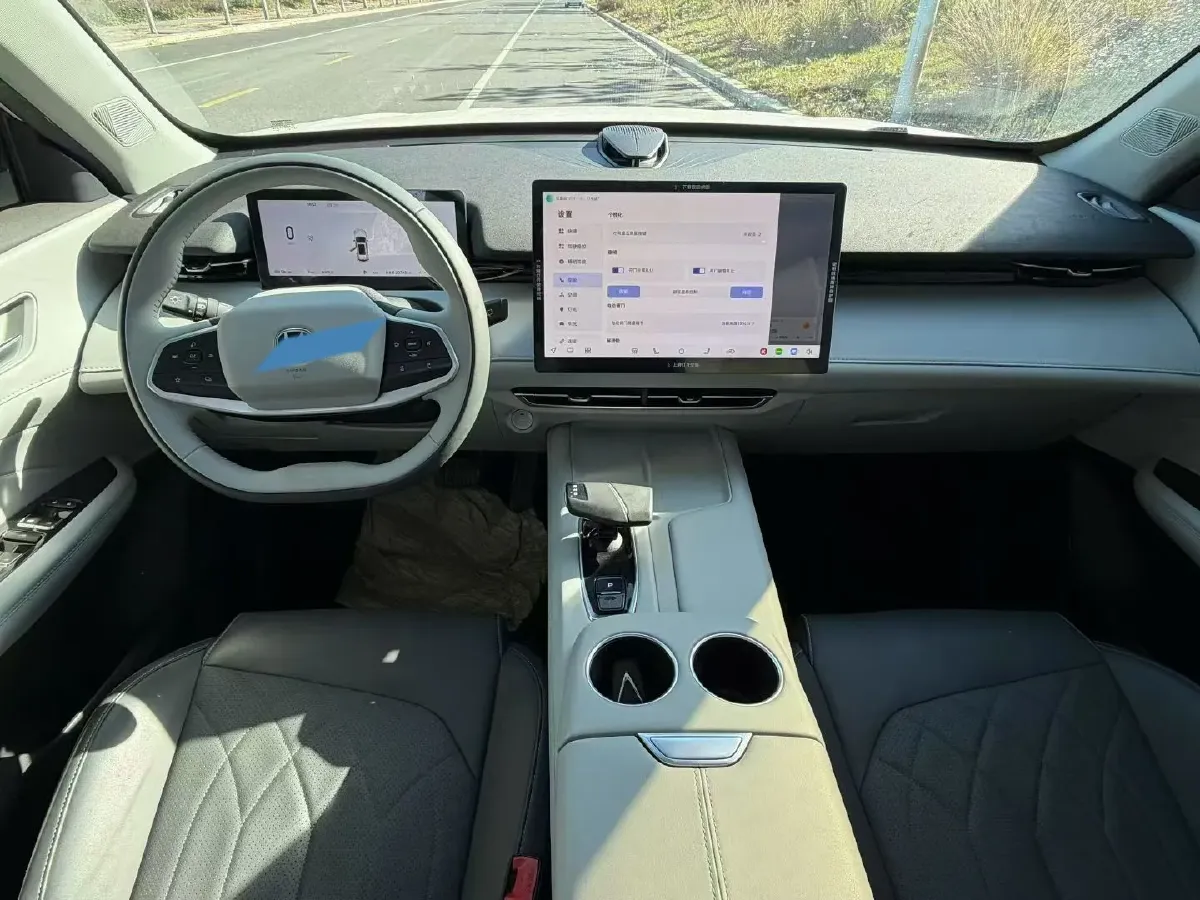 2024 ChangAn UNI-Z 1.5L 98HP L4 E-CVT PHEV 18.4KWH,autocango,china used car exporter,china ev exporter,chinese used car exporter,chinese used ev exporter