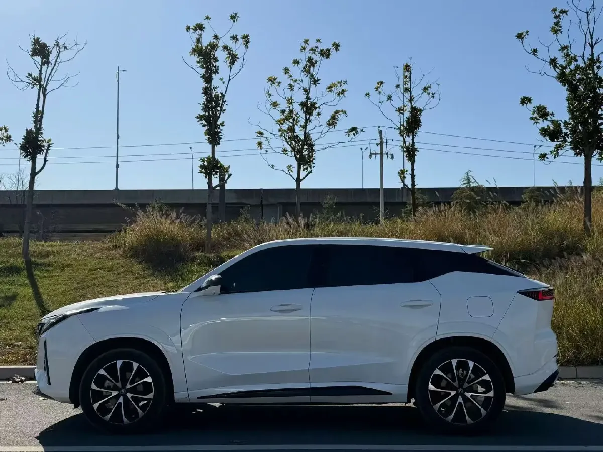 2024 ChangAn UNI-Z 1.5L 98HP L4 E-CVT PHEV 18.4KWH,autocango,china used car exporter,china ev exporter,chinese used car exporter,chinese used ev exporter