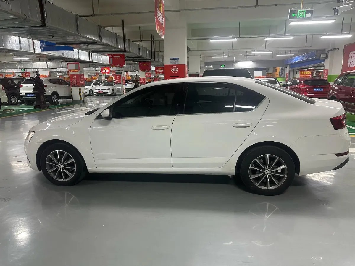 2022 Skoda Octavia 1.5L 113HP L4 6AT,autocango,china used car exporter,china ev exporter,chinese used car exporter,chinese used ev exporter