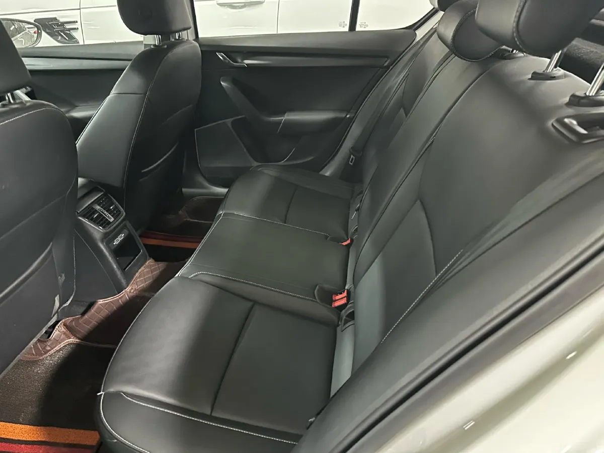 2022 Skoda Octavia 1.5L 113HP L4 6AT,autocango,china used car exporter,china ev exporter,chinese used car exporter,chinese used ev exporter