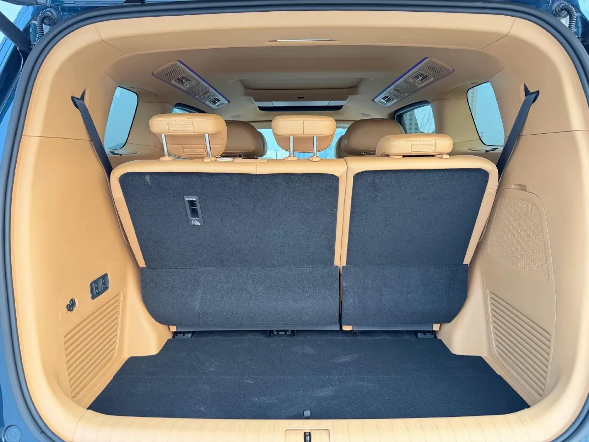 2026 Voyah Dream 1.5T 150HP L4 PHEV,autocango,china used car exporter,china ev exporter,chinese used car exporter,chinese used ev exporter