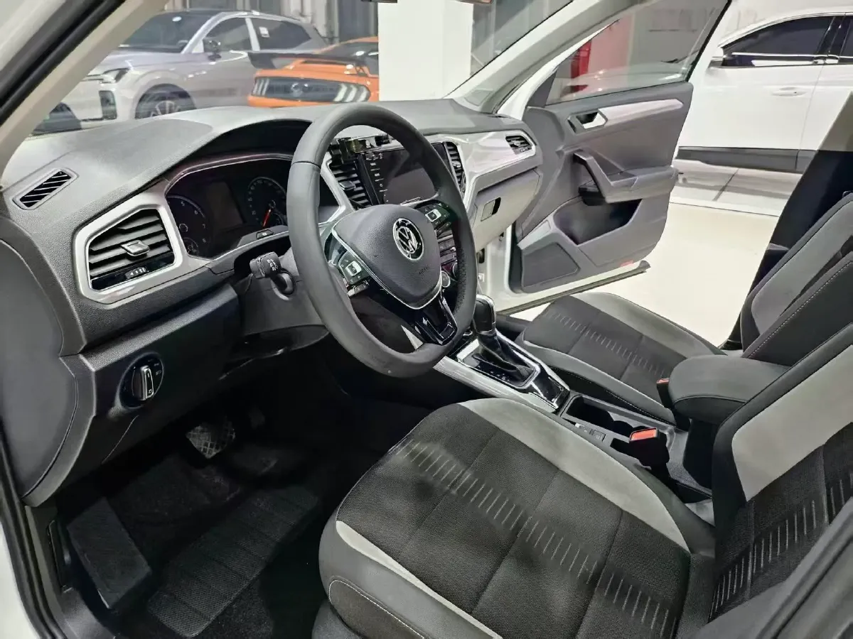 2021 Volkswagen T-Roc 1.4T 150HP L4 7DCT,autocango,china used car exporter,china ev exporter,chinese used car exporter,chinese used ev exporter