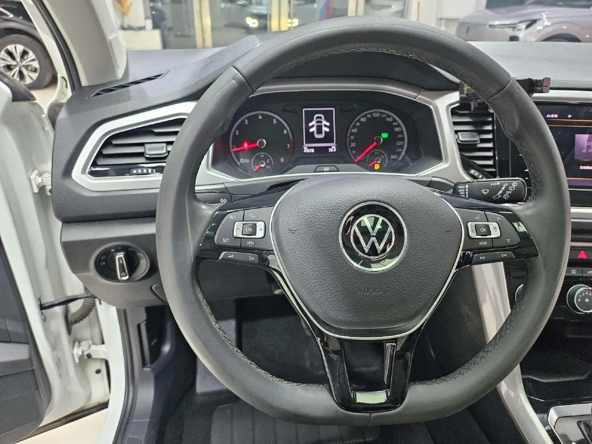 2021 Volkswagen T-Roc 1.4T 150HP L4 7DCT,autocango,china used car exporter,china ev exporter,chinese used car exporter,chinese used ev exporter