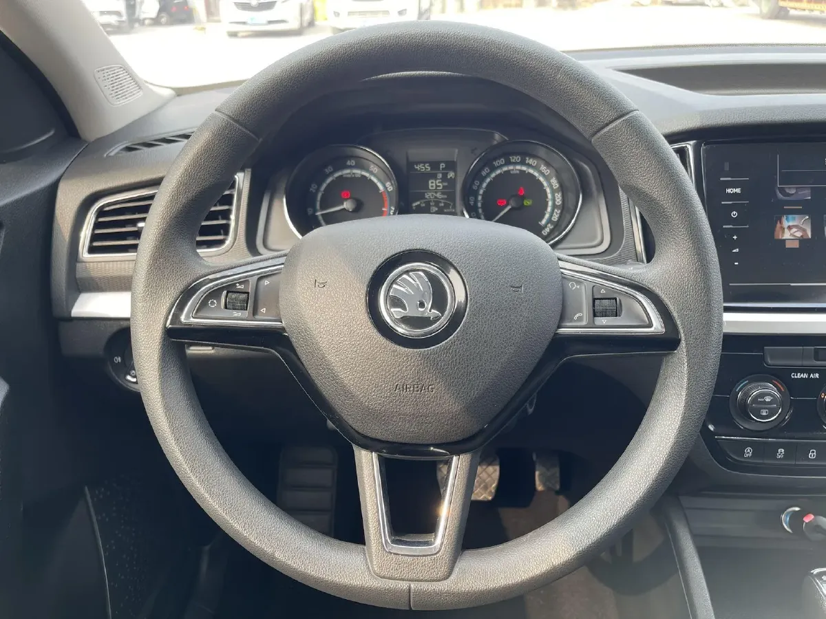 2021 Skoda Kamiq 1.5L 112HP L4 6AT,autocango,china used car exporter,china ev exporter,chinese used car exporter,chinese used ev exporter