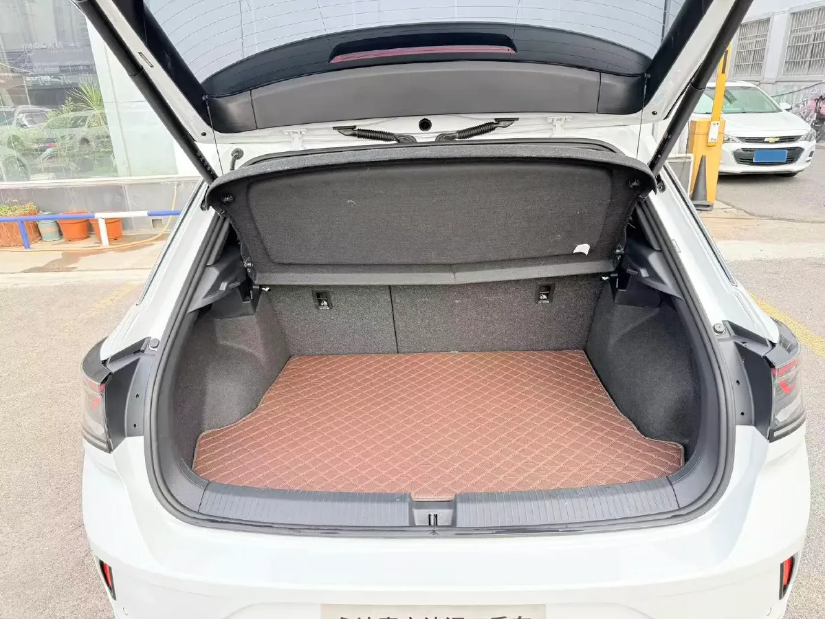 2023 Volkswagen T-Roc 1.5T 160HP L4 7DCT,autocango,china used car exporter,china ev exporter,chinese used car exporter,chinese used ev exporter