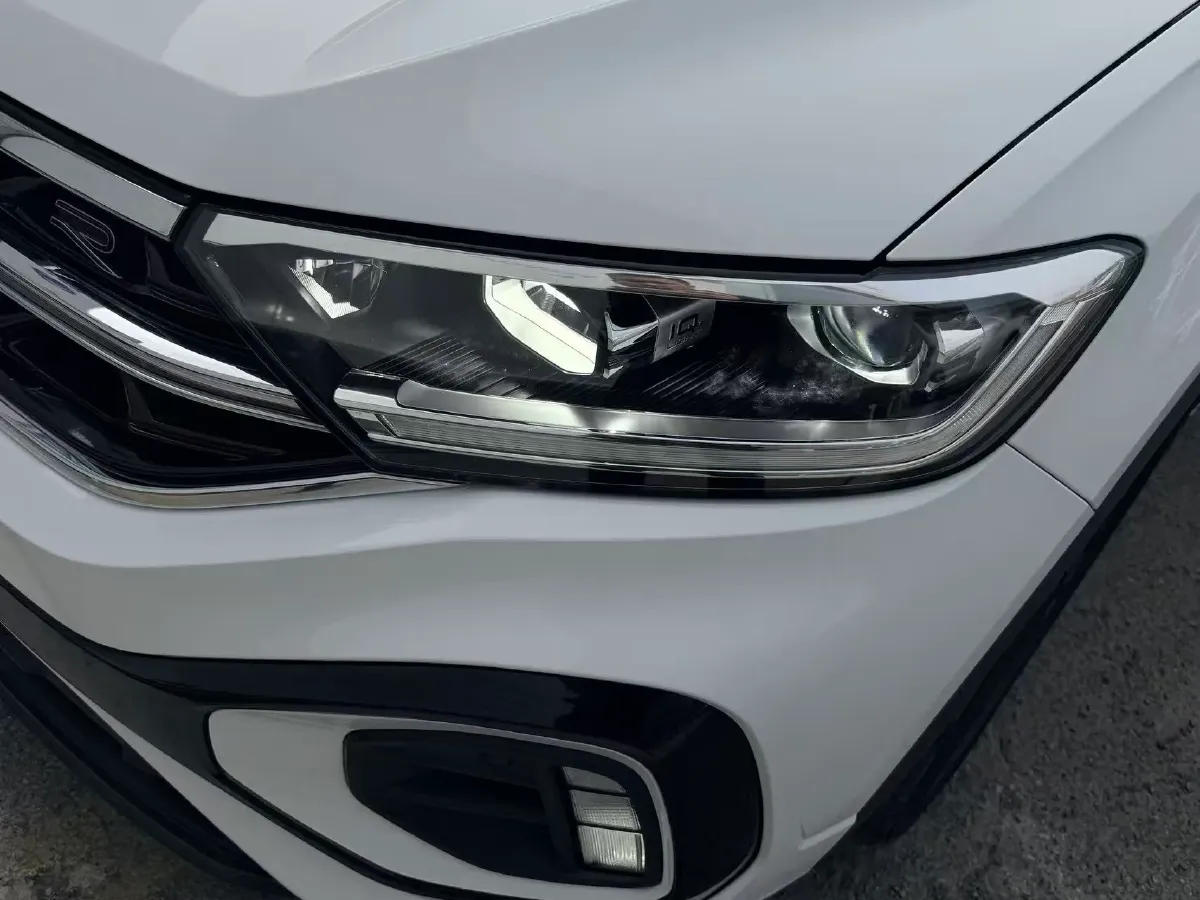 2023 Volkswagen T-Roc 1.5T 160HP L4 7DCT,autocango,china used car exporter,china ev exporter,chinese used car exporter,chinese used ev exporter