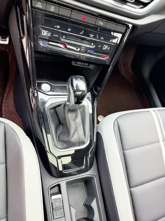 2023 Volkswagen T-Roc 1.5T 160HP L4 7DCT,autocango,china used car exporter,china ev exporter,chinese used car exporter,chinese used ev exporter