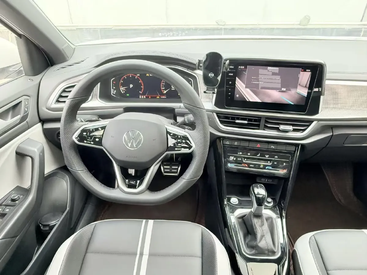 2023 Volkswagen T-Roc 1.5T 160HP L4 7DCT,autocango,china used car exporter,china ev exporter,chinese used car exporter,chinese used ev exporter