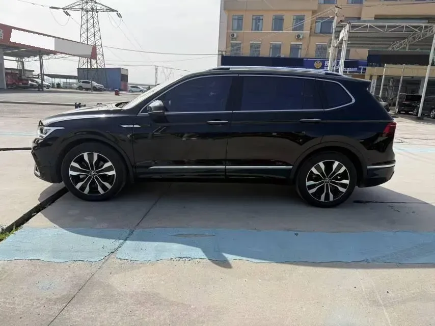 2024 Volkswagen Tiguan L 2.0T 186HP L4 7DCT,autocango,china used car exporter,china ev exporter,chinese used car exporter,chinese used ev exporter