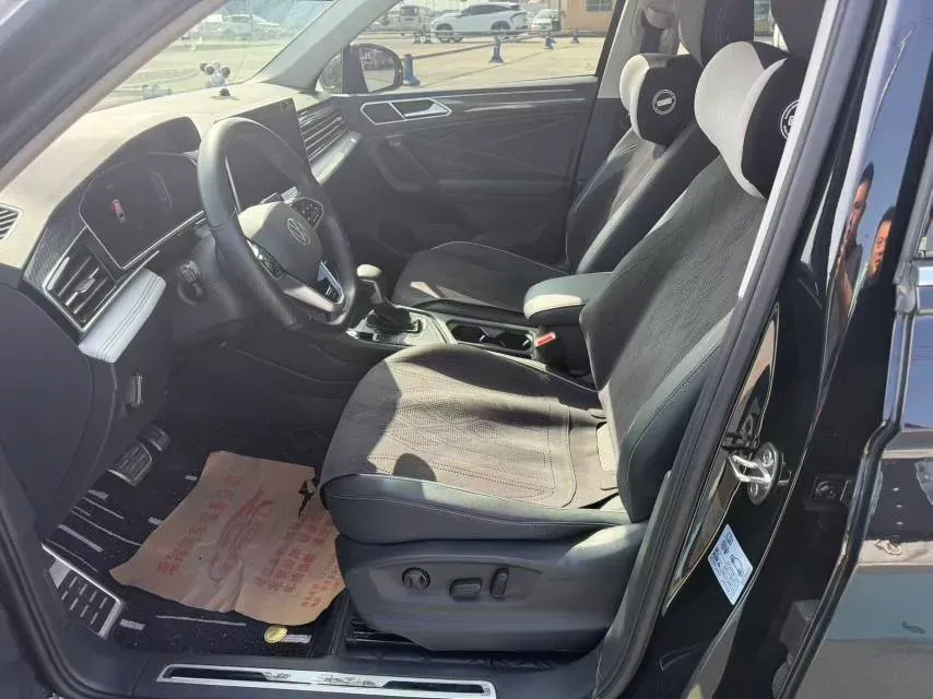 2024 Volkswagen Tiguan L 2.0T 186HP L4 7DCT,autocango,china used car exporter,china ev exporter,chinese used car exporter,chinese used ev exporter