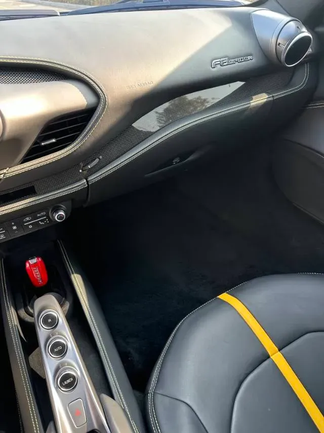 2020 Ferrari F8 3.9T 720HP V8 7DCT,autocango,china used car exporter,china ev exporter,chinese used car exporter,chinese used ev exporter