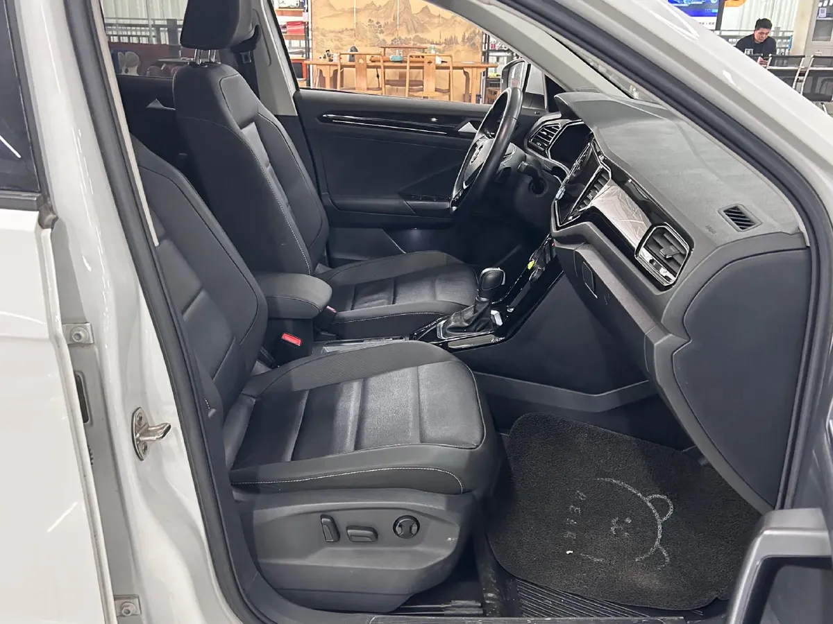 2022 Volkswagen T-Roc 1.4T 150HP L4 7DCT,autocango,china used car exporter,china ev exporter,chinese used car exporter,chinese used ev exporter