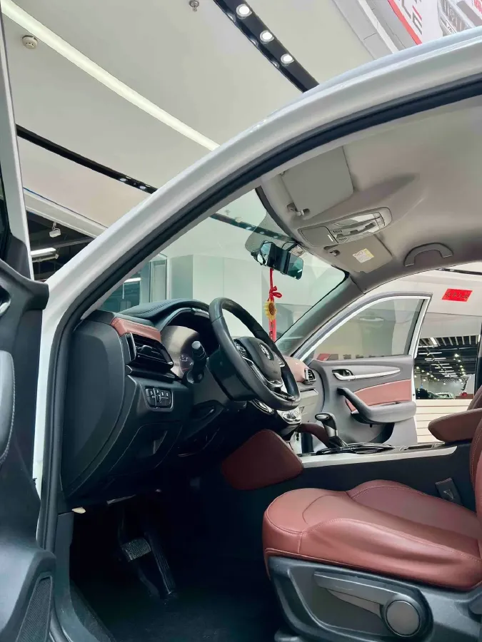 2018 Brilliance Auto V6 1.5T 150HP L4 7DCT,autocango,china used car exporter,china ev exporter,chinese used car exporter,chinese used ev exporter