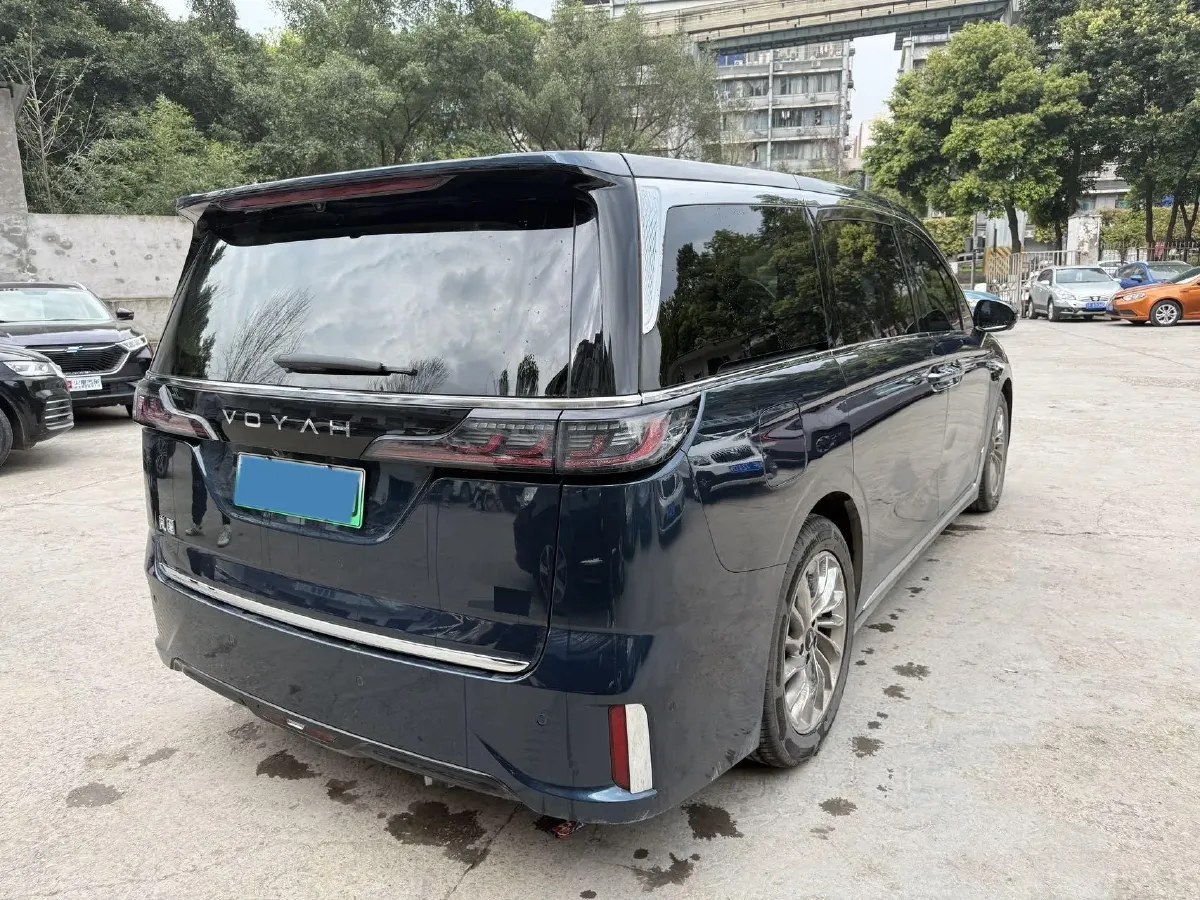 2025 Voyah Dream 1.5T 150HP L4 PHEV 41.7KWH,autocango,china used car exporter,china ev exporter,chinese used car exporter,chinese used ev exporter
