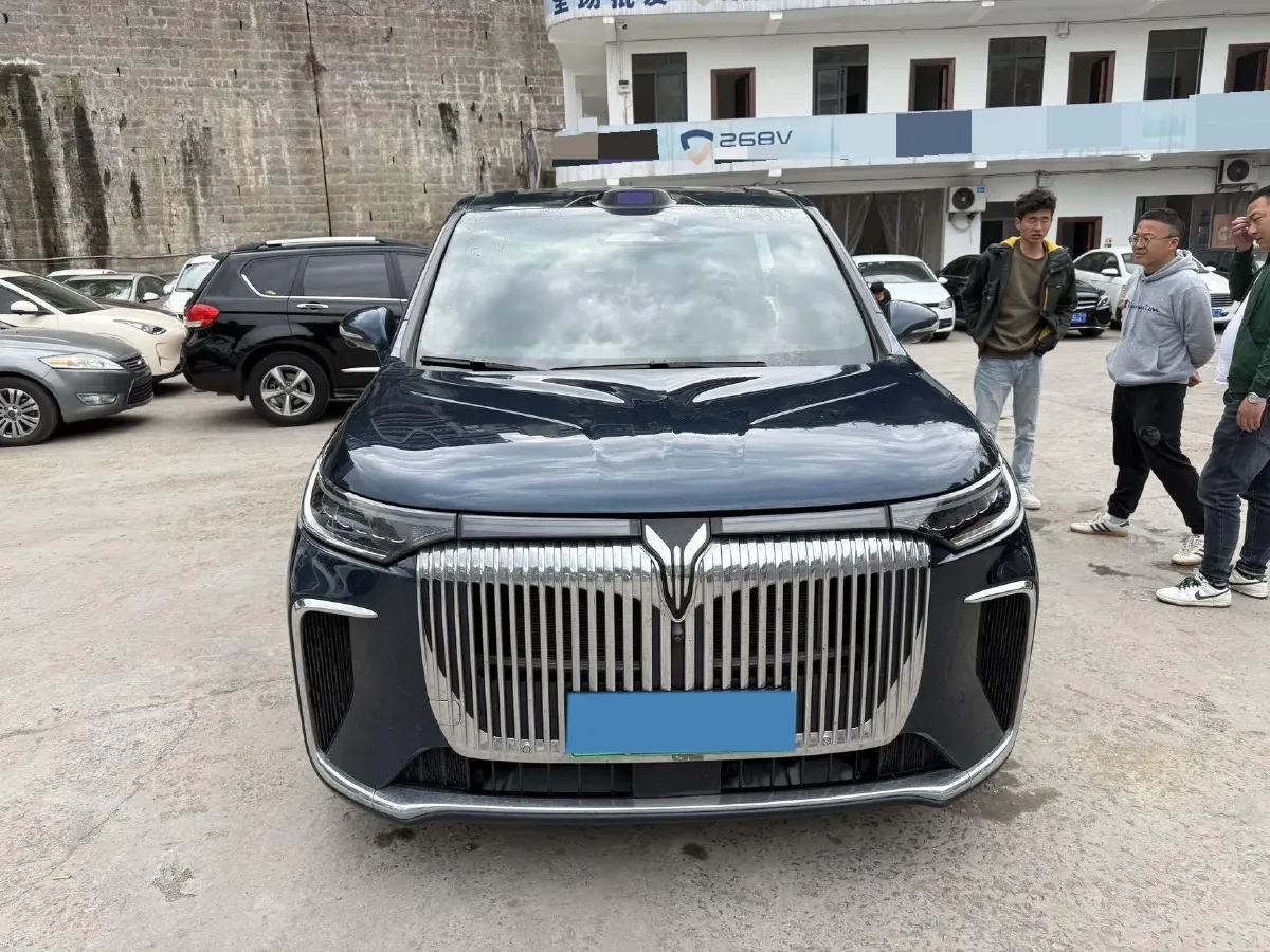 2025 Voyah Dream 1.5T 150HP L4 PHEV 41.7KWH,autocango,china used car exporter,china ev exporter,chinese used car exporter,chinese used ev exporter
