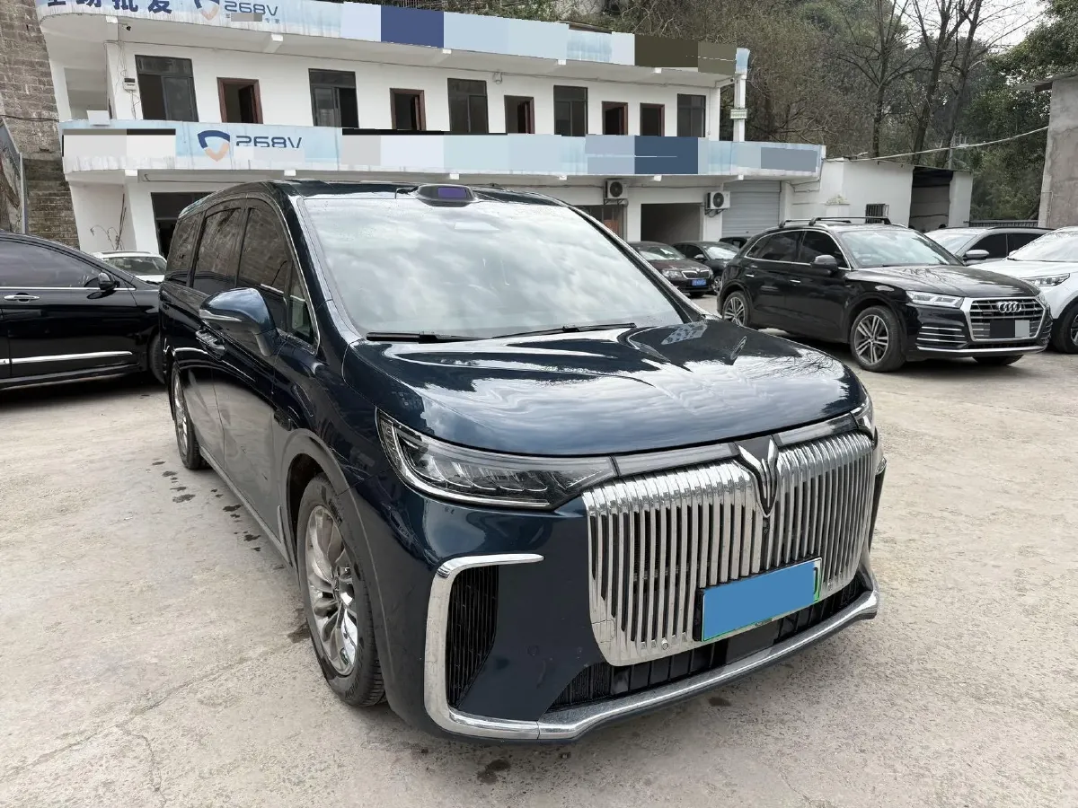 2025 Voyah Dream 1.5T 150HP L4 PHEV 41.7KWH,autocango,china used car exporter,china ev exporter,chinese used car exporter,chinese used ev exporter