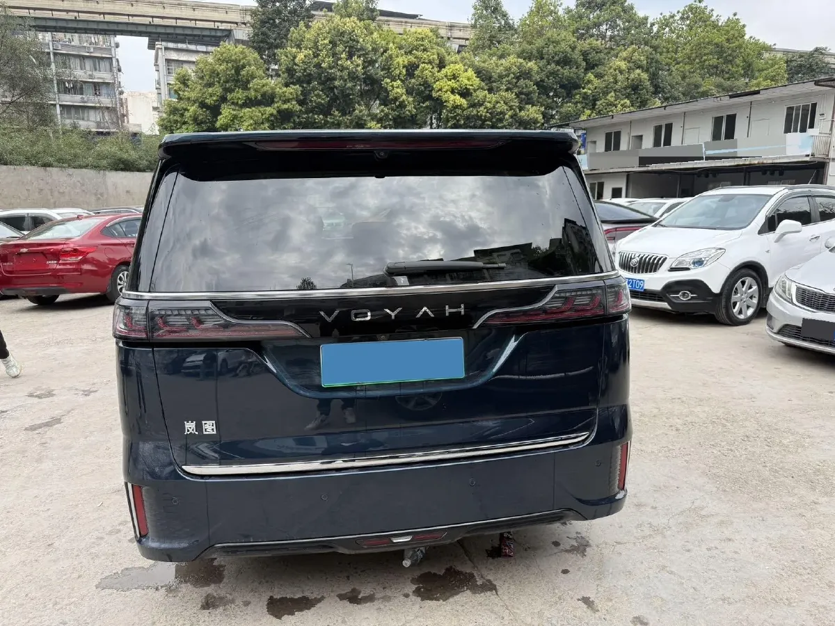 2025 Voyah Dream 1.5T 150HP L4 PHEV 41.7KWH,autocango,china used car exporter,china ev exporter,chinese used car exporter,chinese used ev exporter