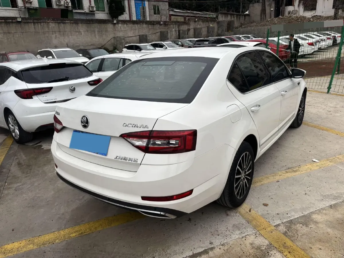 2018 Skoda Octavia 1.2T 116HP L4 7DCT,autocango,china used car exporter,china ev exporter,chinese used car exporter,chinese used ev exporter