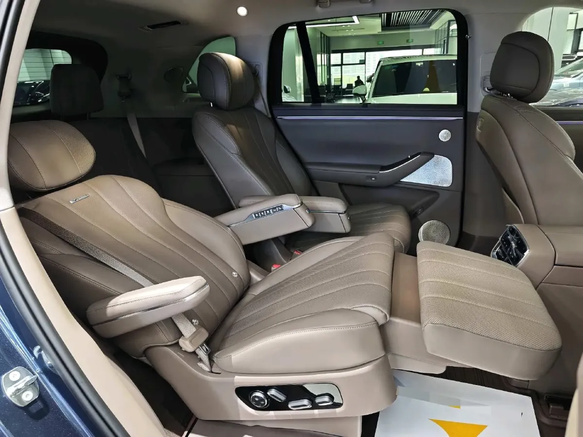 2026 AITO AITO M7 REEV 160HP REEV,autocango,china used car exporter,china ev exporter,chinese used car exporter,chinese used ev exporter