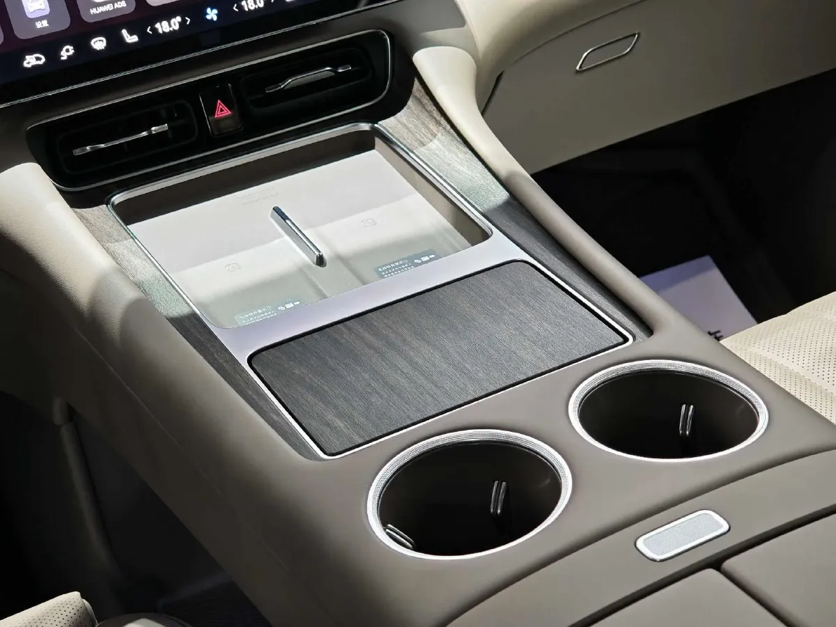 2026 AITO AITO M7 REEV 160HP REEV,autocango,china used car exporter,china ev exporter,chinese used car exporter,chinese used ev exporter