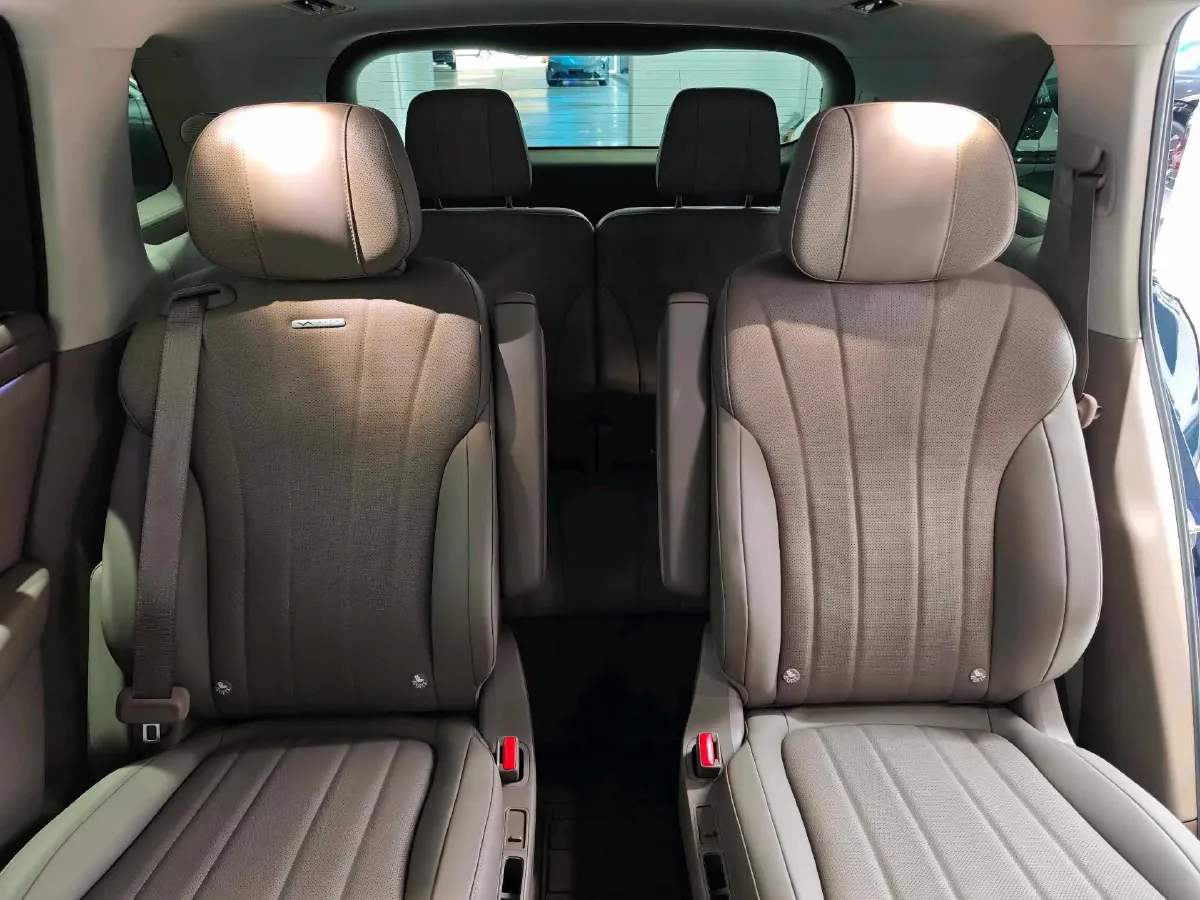 2026 AITO AITO M7 REEV 160HP REEV,autocango,china used car exporter,china ev exporter,chinese used car exporter,chinese used ev exporter