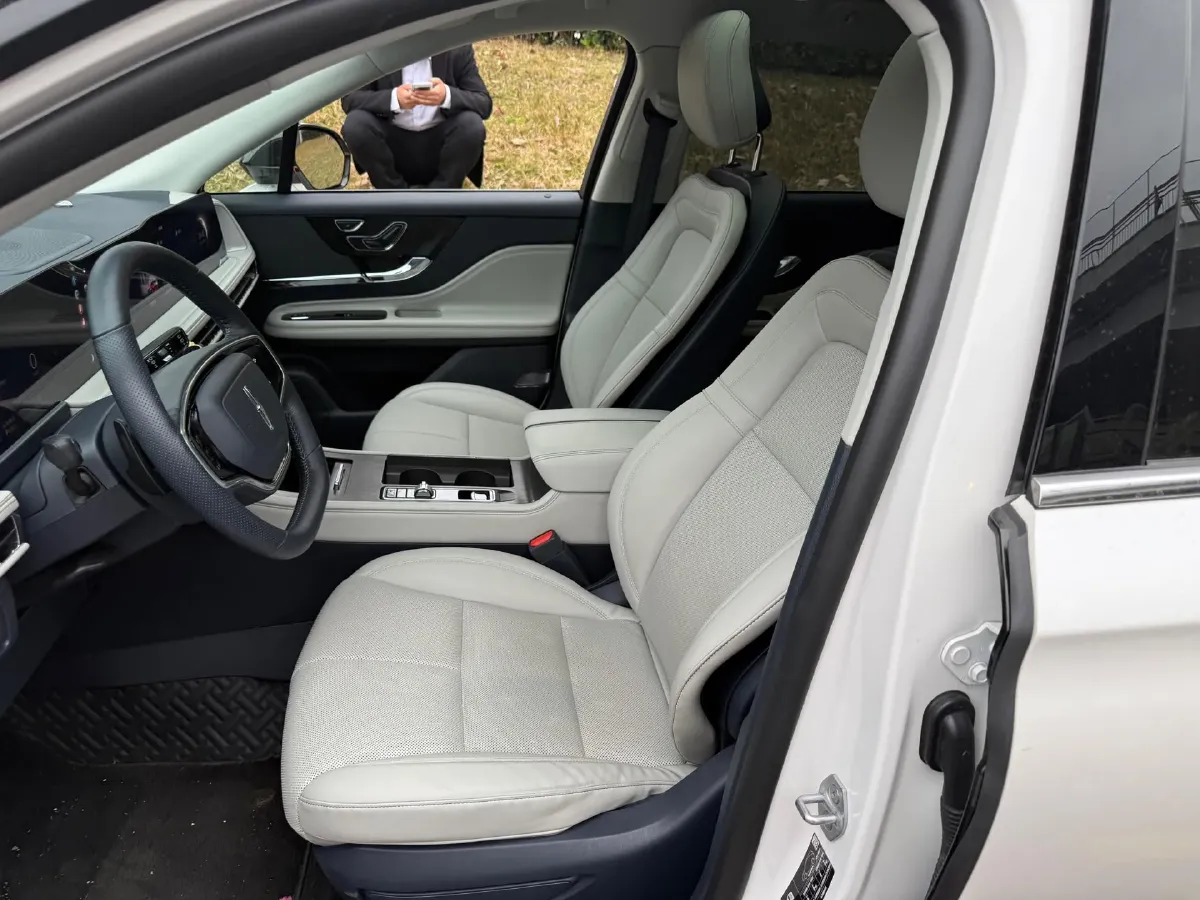 2023 Lincoln Corsair 2.0T 261HP L4 8AT,autocango,china used car exporter,china ev exporter,chinese used car exporter,chinese used ev exporter