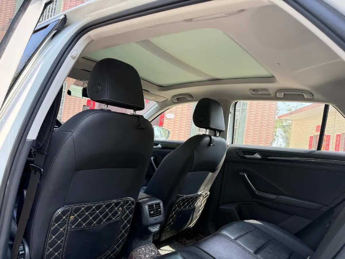 2020 Volkswagen T-Roc 1.4T 150HP L4 7DCT,autocango,china used car exporter,china ev exporter,chinese used car exporter,chinese used ev exporter