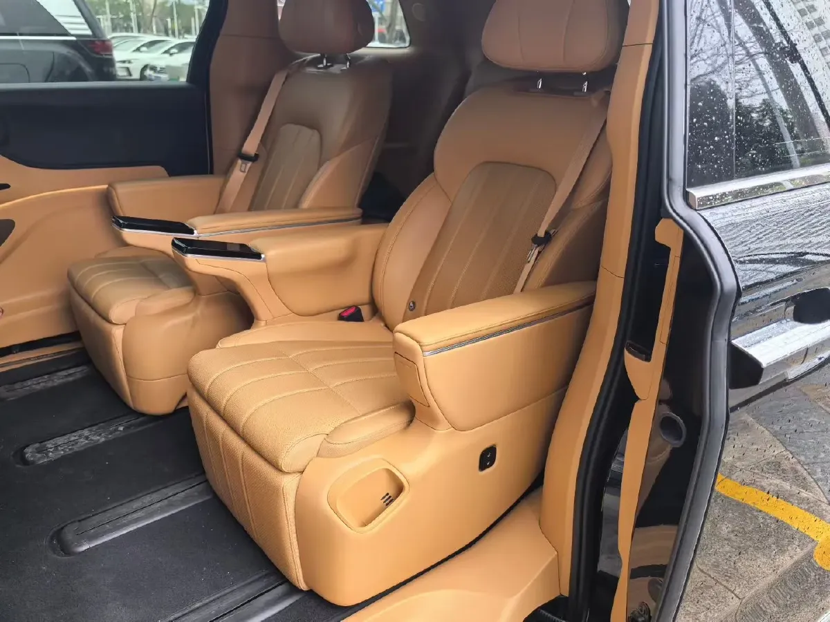 2025 Voyah Dream 1.5T 150HP L4 PHEV 41.7KWH,autocango,china used car exporter,china ev exporter,chinese used car exporter,chinese used ev exporter