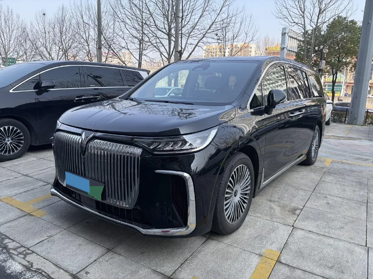 2025 Voyah Dream 1.5T 150HP L4 PHEV 41.7KWH,autocango,china used car exporter,china ev exporter,chinese used car exporter,chinese used ev exporter