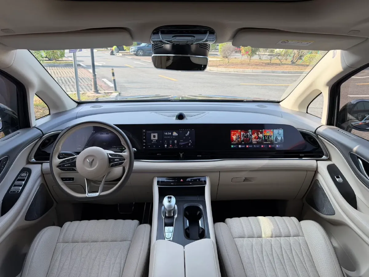 2022 Voyah Dream 1.5T 136HP L4 PHEV 25.57KWH,autocango,china used car exporter,china ev exporter,chinese used car exporter,chinese used ev exporter